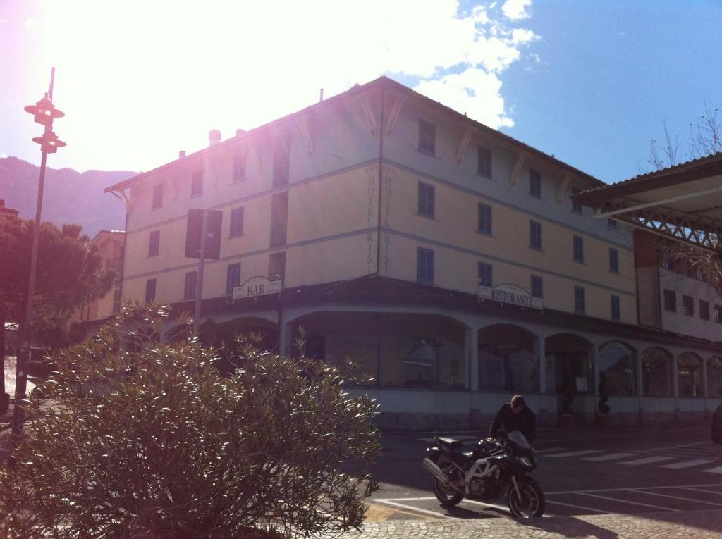 Hotel Risi Colico Exterior photo